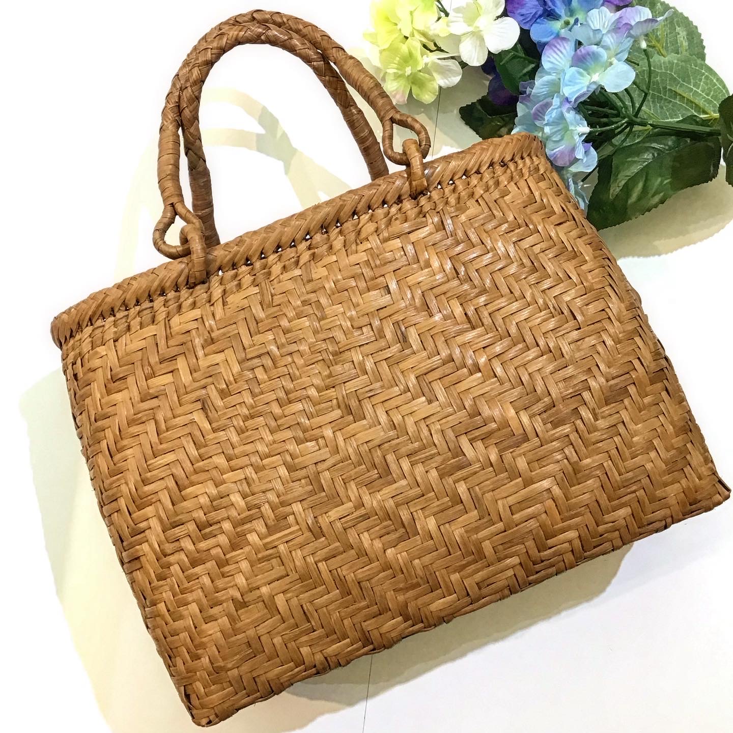 山葡萄のバック 　大きくて貴重　ビンテージな逸品　セール中❤ 服装や季節を問わずデイリーに使える！山葡萄の籠バッグ|ミナ