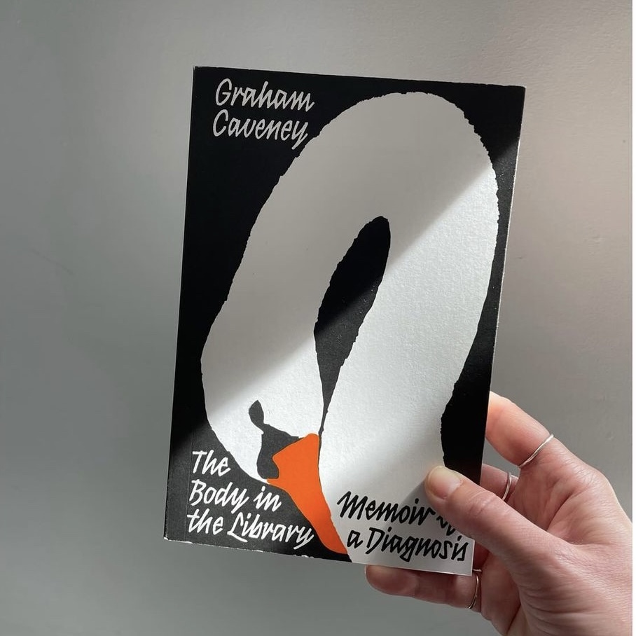 A very happy publication day to Graham Caveney, whose stunning memoir about books, love, and terminal illness publishes today 🦢

Read an excerpt in <a href="/lithub/">Literary Hub</a> 👇
lithub.com/what-illness-c…

And order the book 👇 
peninsulapress.co.uk/products/the-b…