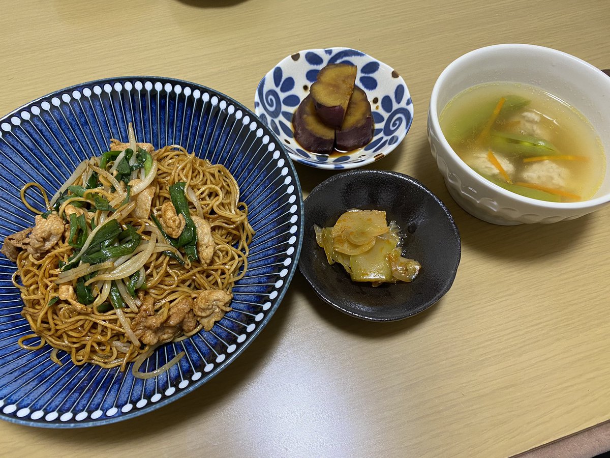 #晩ごはん 上海焼きそば、さつま芋の煮物、搾菜、鶏団子とスナップエンドウのスープ #Twitter家庭料理部