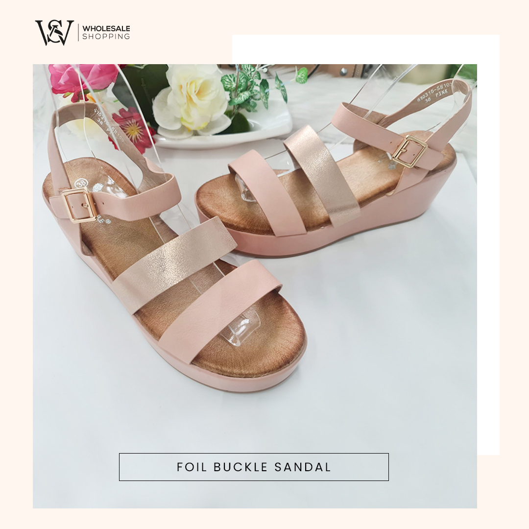 Shine bright with our Foil Buckle Strap Sandals, now available at unbeatable wholesale prices! Perfect for adding a touch of glamour to any outfit.

Order Now: rb.gy/h0iajr

#sandals #bucklestrap #sandalstyle #footwear #elegant #trending #shopping #wholesaleshopping