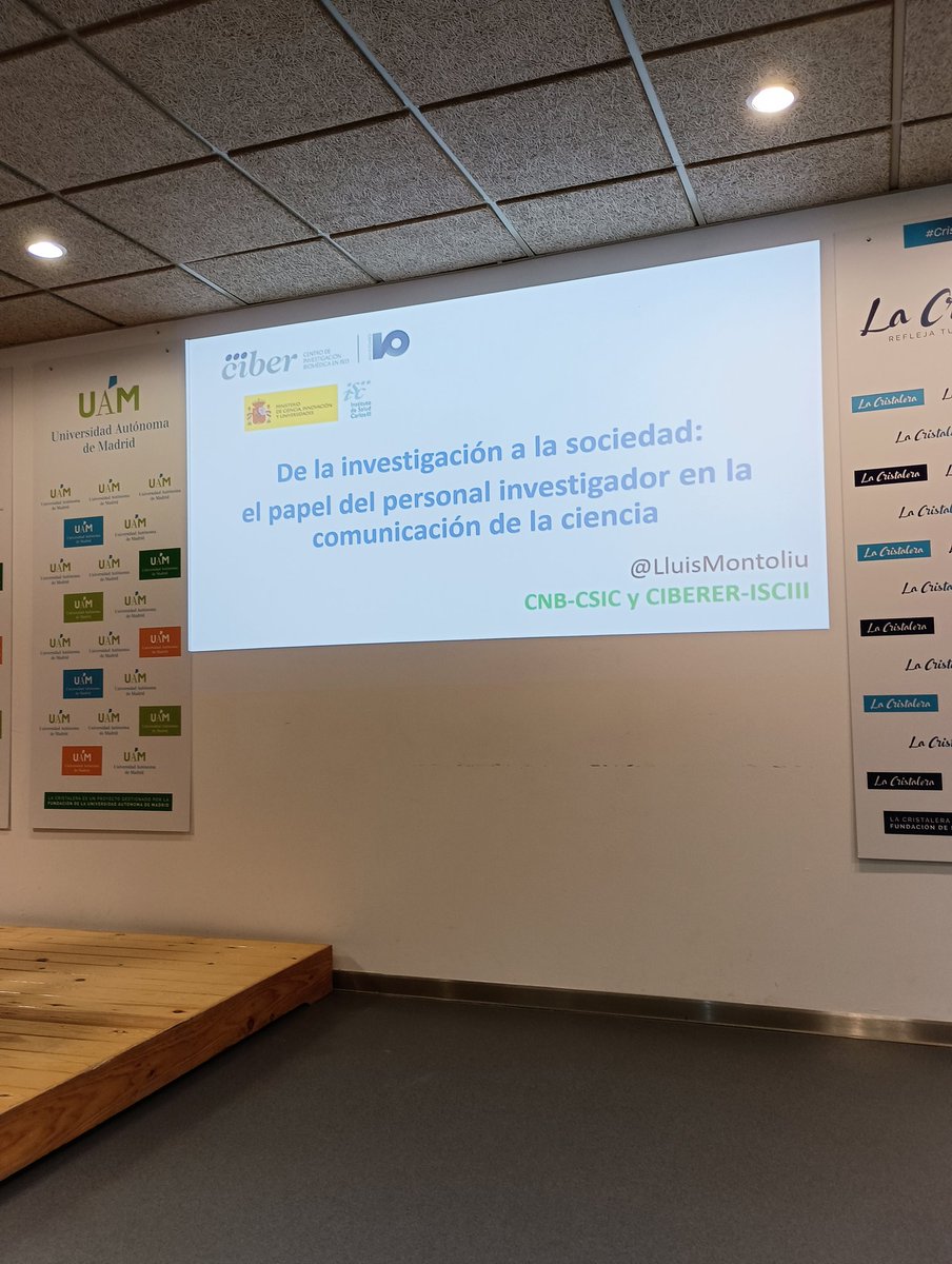 CIBER_ISCIII's tweet photo. 🤝Primera ponencia de mano de @LluisMontoliu
🧑‍🔬La divulgación implica simplificar pero sin perder un ápice de rigor.
#comunicaCIBER

👉Último libro "No todo vale": https://t.co/2IufLZ1ScE https://t.co/zpVgkePRJE
