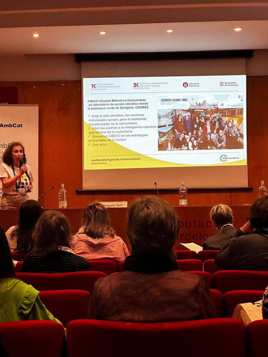 RECIDANET's tweet photo. Rosario Toril @rtoril en la VI Jornada #DocAmbCat, en Barcelona. Hablando de #CENEAM #RECIDA #ENSULIB y #ODS.
#DocumentaciónAmbiental https://t.co/uJCVlzu3y0
