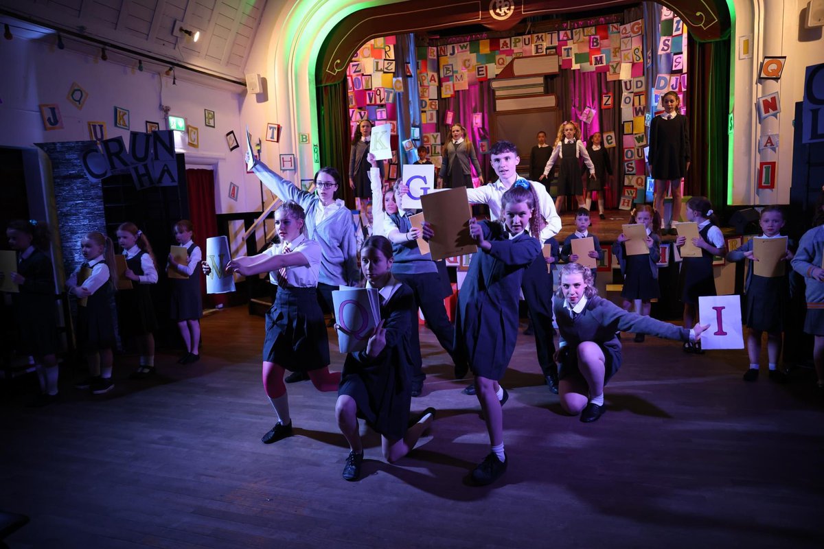 YSBDworkshops's tweet photo. π€© THROWBACK THURSDAY π€©
With our Shrek The Musical Jr show only 6 weeks away, we thought weβd take a trip down memory lane and share photos of last years production of Matilda Jr. Such fabulous memories we will treasure forever.
#shrekjr #westendmasterclass #ThrowbackThursday https://t.co/29dxKToKxx