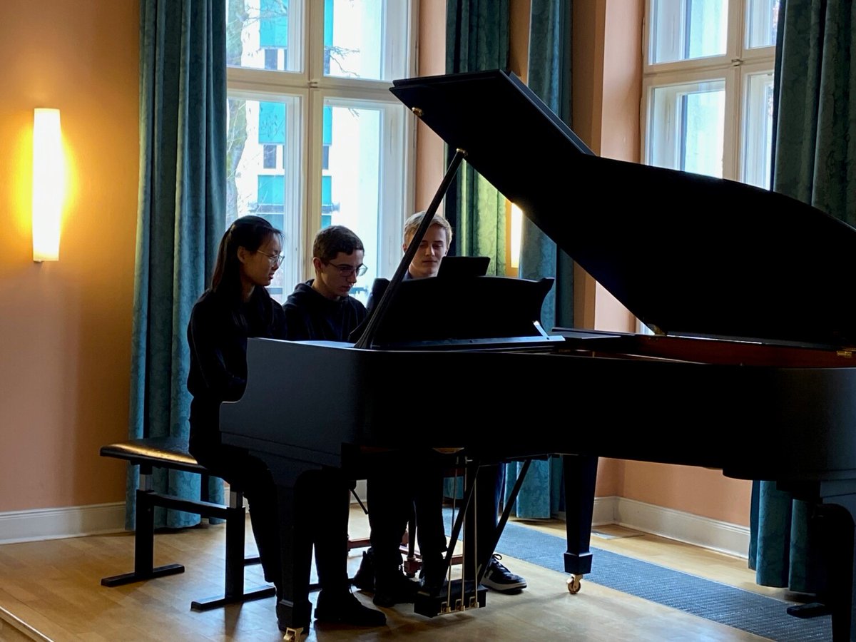 🎶Schülerinnen und Schüler der Leo-Borchard-Musikschule #Steglitz-#Zehlendorf haben beim Bundeswettbewerb 'Jugend Musiziert' in Lübeck beste Ergebnisse erzielt!🎉Herzlichen Glückwunsch an alle Teilnehmenden!👏🎻🎹

ℹ️berlin.de/ba-steglitz-ze…