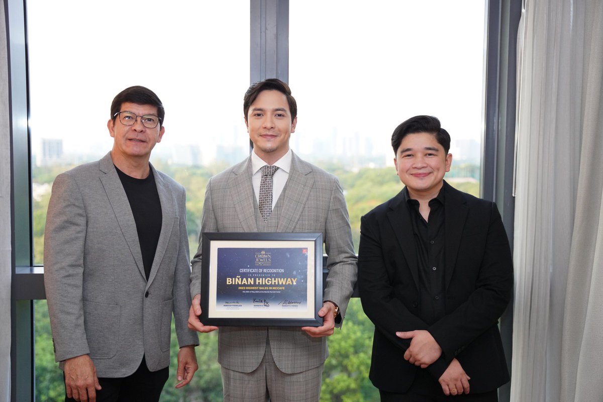 Alden Richards’ McDonald’s franchise was recognized as the highest in sales McCafé branch at the recently concluded Crown Jewels - The OO Awards.

What a fantastic achievement! Congratulations, Alden! 🎉🥳

#AldenRichards