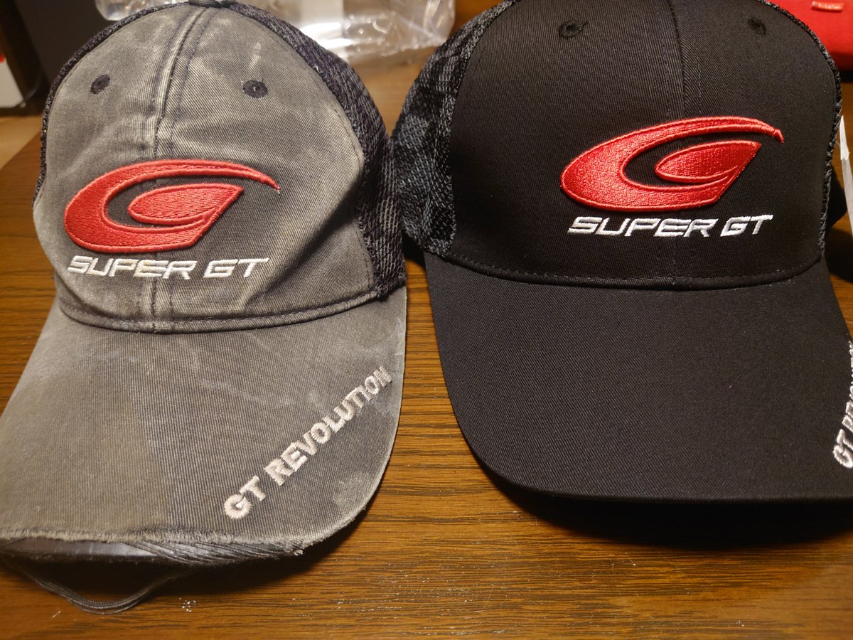 同じ帽子とは思えない…
去年オートポリスで息子に買った帽子…
学校に行く時毎日帽子被るんだけど、「他の帽子は絶対被らない！スーパーGTの帽子しか被らない」って言うもんだから新しいの買った😅
大切にするのはいいんだけどみっともない…笑

#SuperGT #スーパーGT