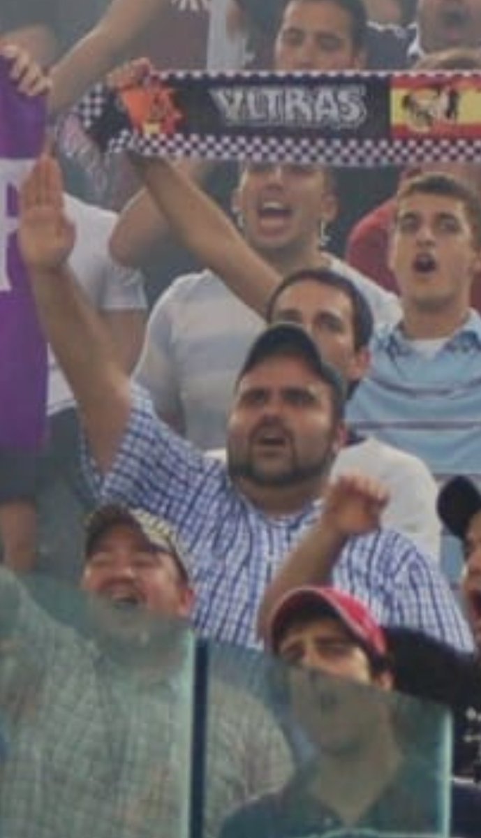 Ha fallecido El Chopi, uno de los líderes fascistas de Ultras Sur del Real Madrid. Captaba a neonazis para dar palizas a inmigrantes y jóvenes de izquierdas y fue detenido en Alemania por exhibir propaganda franquista.