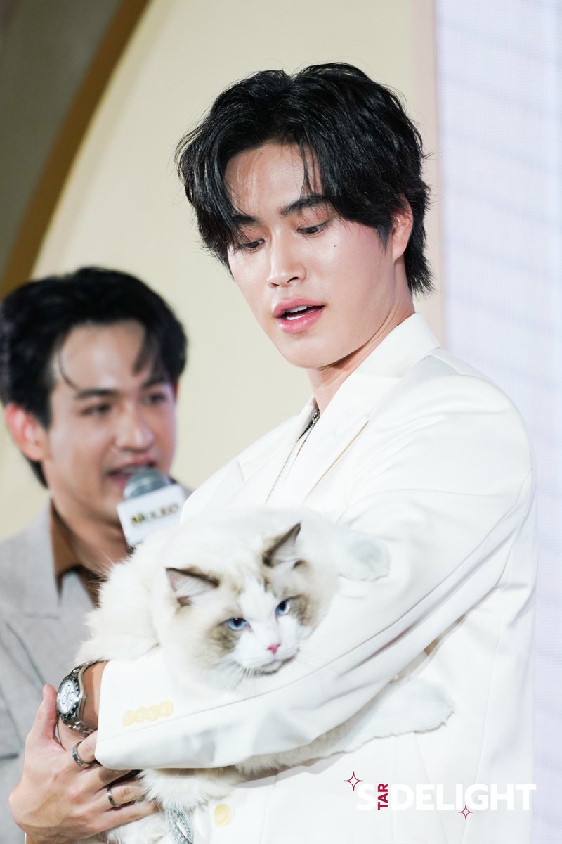 StarDelight_ent's tweet photo. “เจมีไนน์ กับท่านลอร์ดจุมุ๊” ร่วมงานเปิดตัว "อาหารแมวเน็กโกะ" เกรดพรีเมียม ตอกย้ำความเป็นแบรนด์อันดับ1 ขยายความปัง!! สู่คนรุ่นใหม่

#NekkoxGeminiFourth 
#พ่อแมวมือโปรต้องใช้เน็กโกะ
#GeminiFourth #NekkoxGFPressCon
#Gemini_nt https://t.co/EgjnP1eaDc