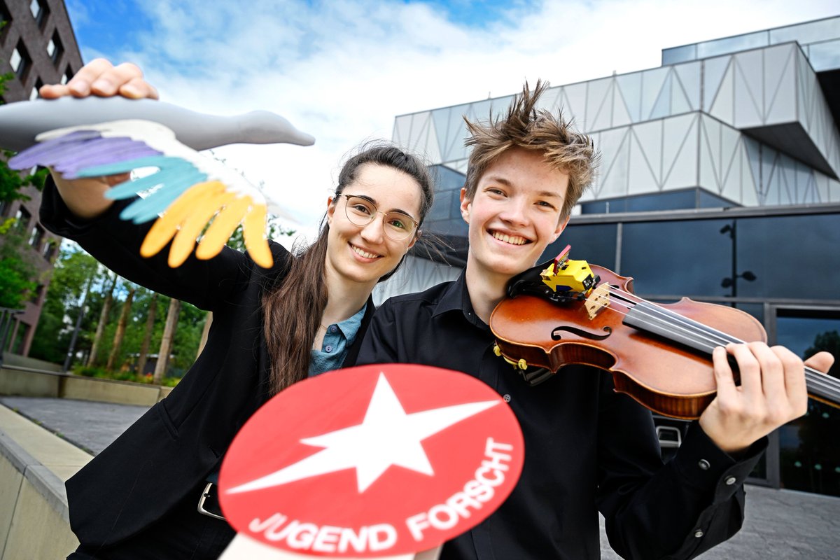 Der 59. Bundeswettbewerb Jugend forscht ist so eben gestartet!
Bis Sonntag treten in der <a href="/experimentaDSC/">Maker Space experimenta Heilbronn</a>  175 junge Talente mit insgesamt 107 spannenden und innovativen Forschungsprojekten in den wissenschaftlichen Wettstreit.

Zur Pressemitteilung: jugend-forscht.de/presse/pressem…