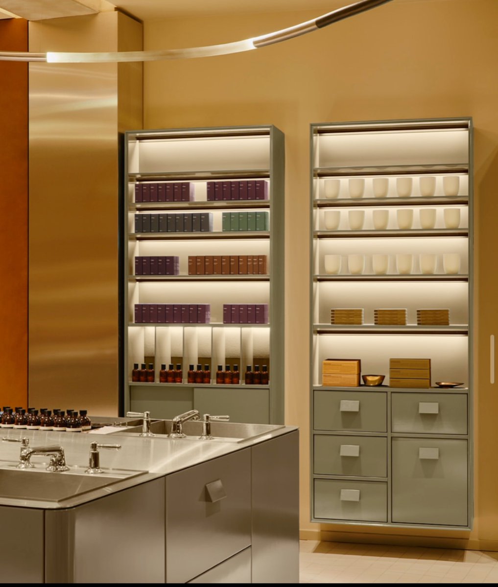 luusssso's tweet image. Skincare brand Aēsop absolutely owns interior design at their retail stores