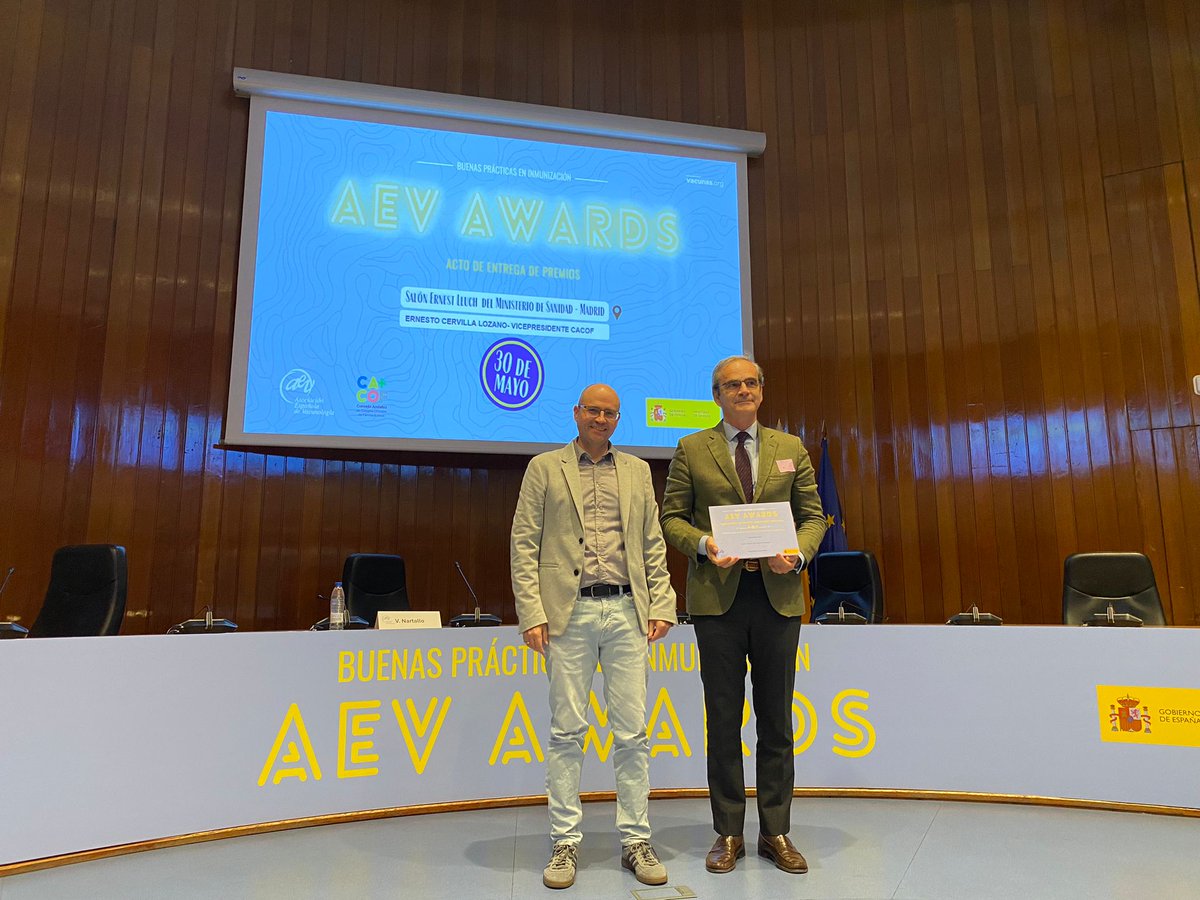 AEV_Vacunas's tweet photo. 🎖️En la categoría ‘Buenas prácticas en la Farmacia Comunitaria’, el #AEVAwards ha recaído sobre la plataforma AnxónVacunas @CACOF_ 👇 https://t.co/JjY6FUoXCv