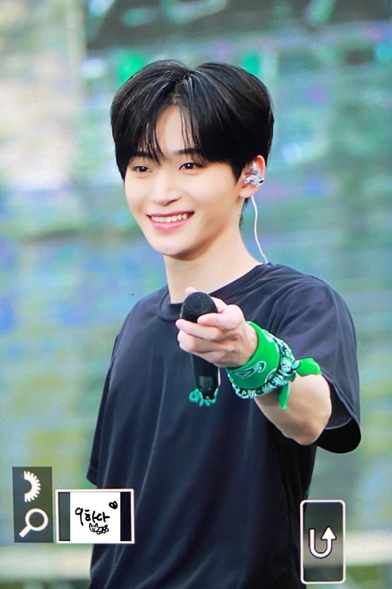 9hada0205's tweet photo. 240530 성대 축제

#구정모 #정모 #CRAVITY #크래비티 #Jungmo #구정모를_좋아하다 https://t.co/ipdnnGcgES
