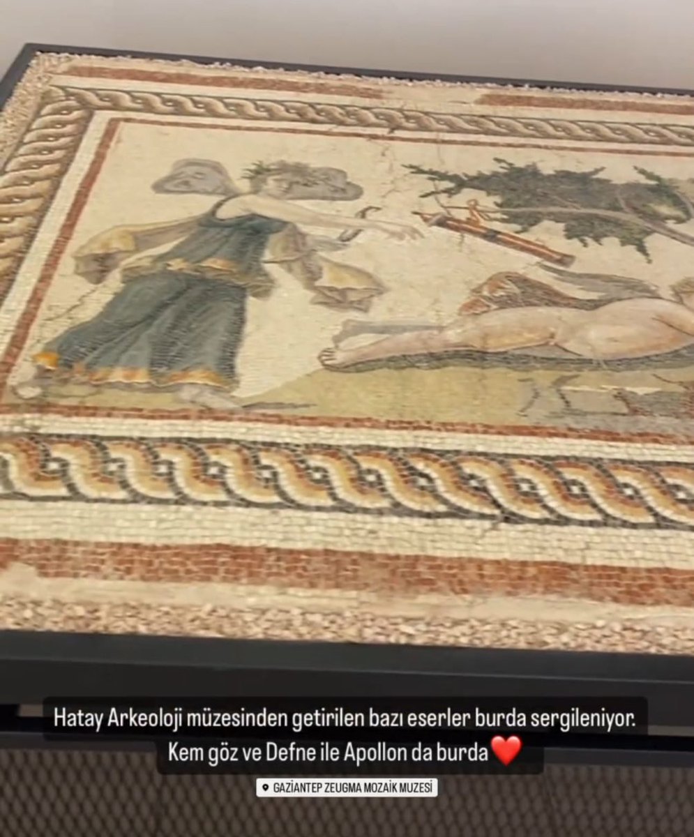 mustafadilek's tweet photo. Tarihi Eserleri Sergileyecek Yer Mi Kalmadı?

Hatay Arkeoloji müzesindeki eserler Gaziantep Zeugma müzesine taşınarak orada sergilenmeye başlamış.

‼️Yahu bu nasıl iş bilmezlik! 
‼️Hatay'da eserlerin sergileneceği ilçe mi kalmadı! 
‼️Neden kendi değerlerimizi başka illere taşıyorsunuz?
‼️Bir şehirden bu kadar mı vazgeçtiniz?

İskenderun, Arsuz gibi ilçeler dururken neden?

Bir şehrin kültürü bu kadar ucuzlatılamaz‼️

#hatay #antakya #müze