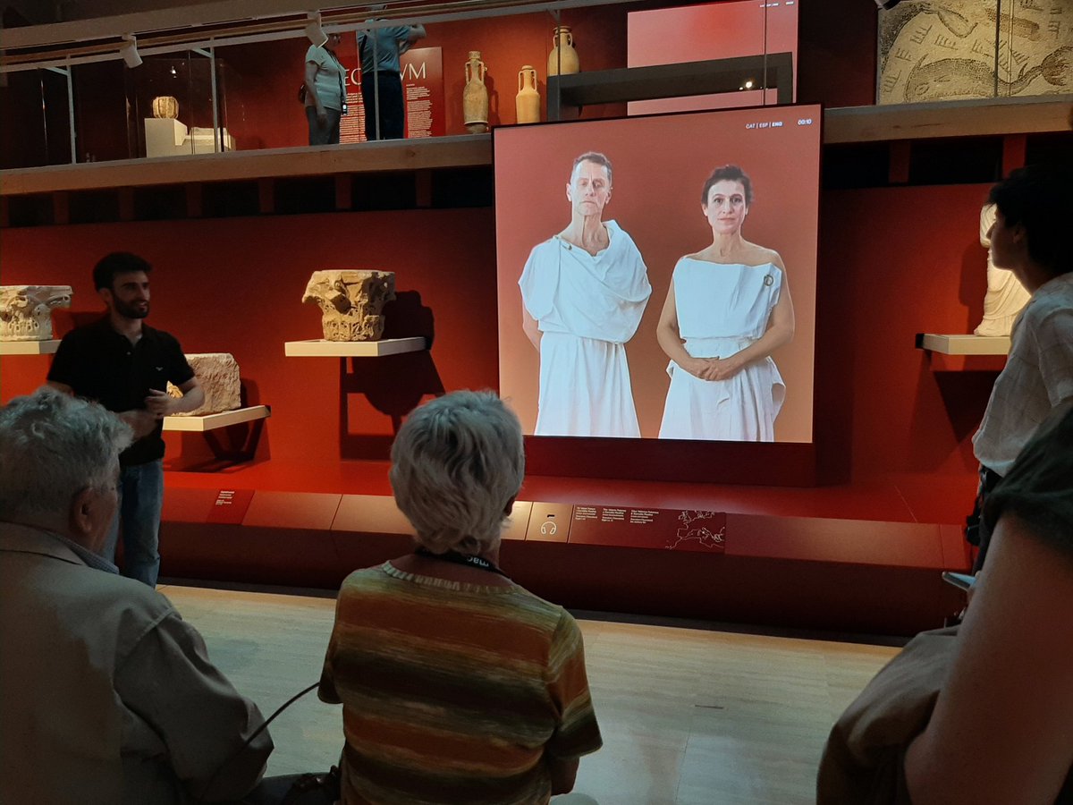 sapienscat's tweet photo. 🏛Avui, la redacció de #Sàpiens hem fet una visita guiada a la nova exposició del @macarqueologia, #IMPERIVM, amb el seu director, Jusèp Boya, i un dels comissaris, Mario Cervera. Ens hi han acompanyat els #subscriptors que van guanyar un sorteig!
🗞Us ho explicarem pròximament a la revista.