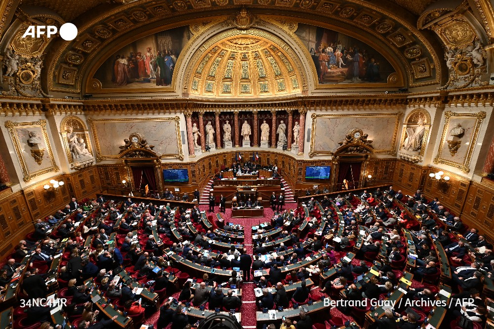 PFAS : le Sénat a adopté une proposition de loi écologiste pour restreindre la fabrication et la vente de produits contenant des PFAS, ces 'polluants éternels' massivement présents dans la vie courante #AFP 1 /2