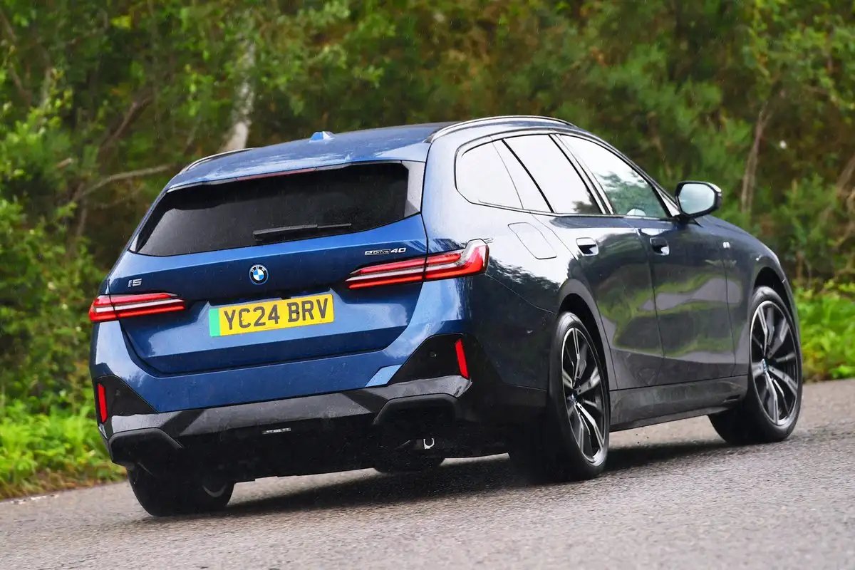 REVIEW: For the first time, BMW’s plush 5 Series Touring estate is available in fully electric i5 form. So, is it any good? Our verdict is in - buff.ly/3yHfgMp