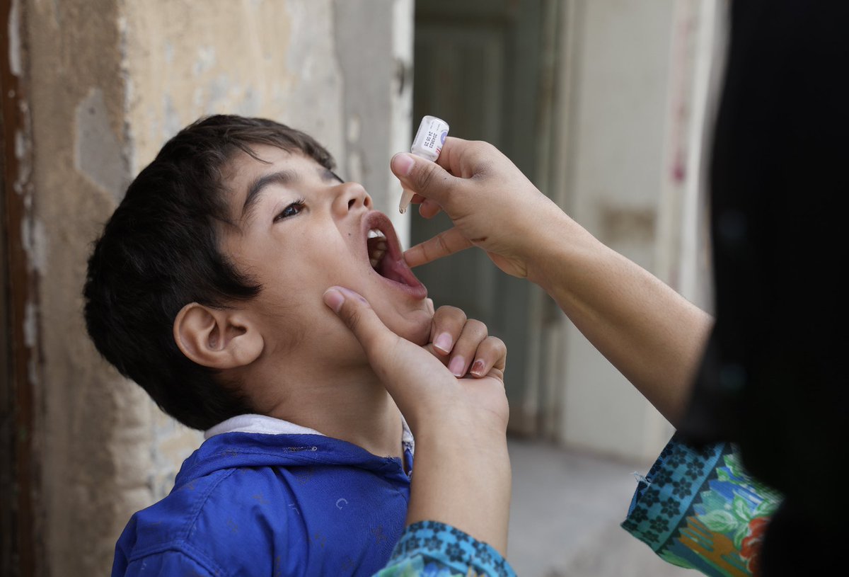 Don't underestimate the impact of vaccines! 🌟 Secure your child's health and protect them from polio by ensuring vaccination during every polio campaign. #EndPolio #PolioFreePakistan