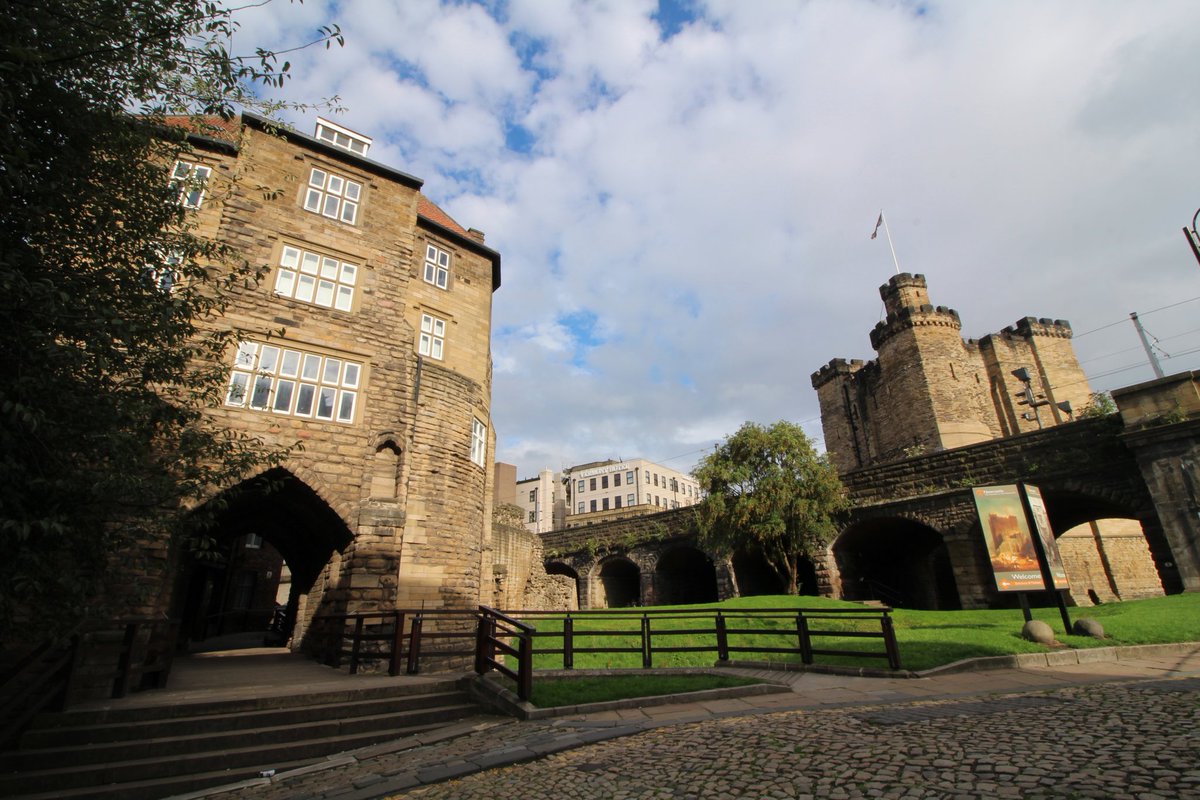 Just had a great chat with @KateNiLoideain of @twbpt about some potential mythbusting collaborations linked to my talks @NewcastleCastle in September. For those who fancy coming to those events here's the booking link: newcastlecastle.co.uk/whats-on