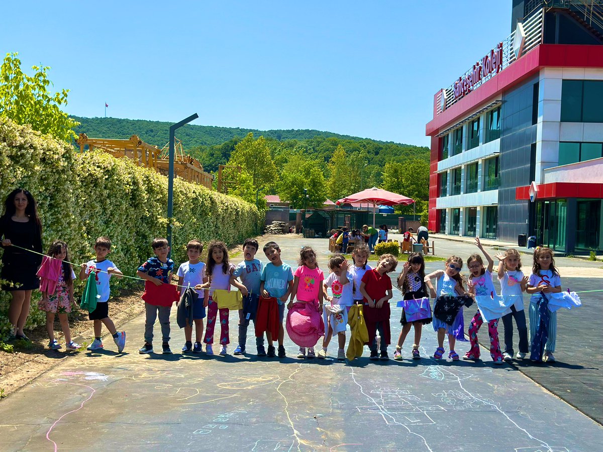 🍀🌈Okul Dışarda Günü☀️🌿
🎈Okul Öncesi Öğrencilerimiz🎈
Sınıf içi etkinliklerini bahçede uygulayarak doğanın tadını çıkardı.🌿🌸
#BahçeşehirKoleji #okuldışarda