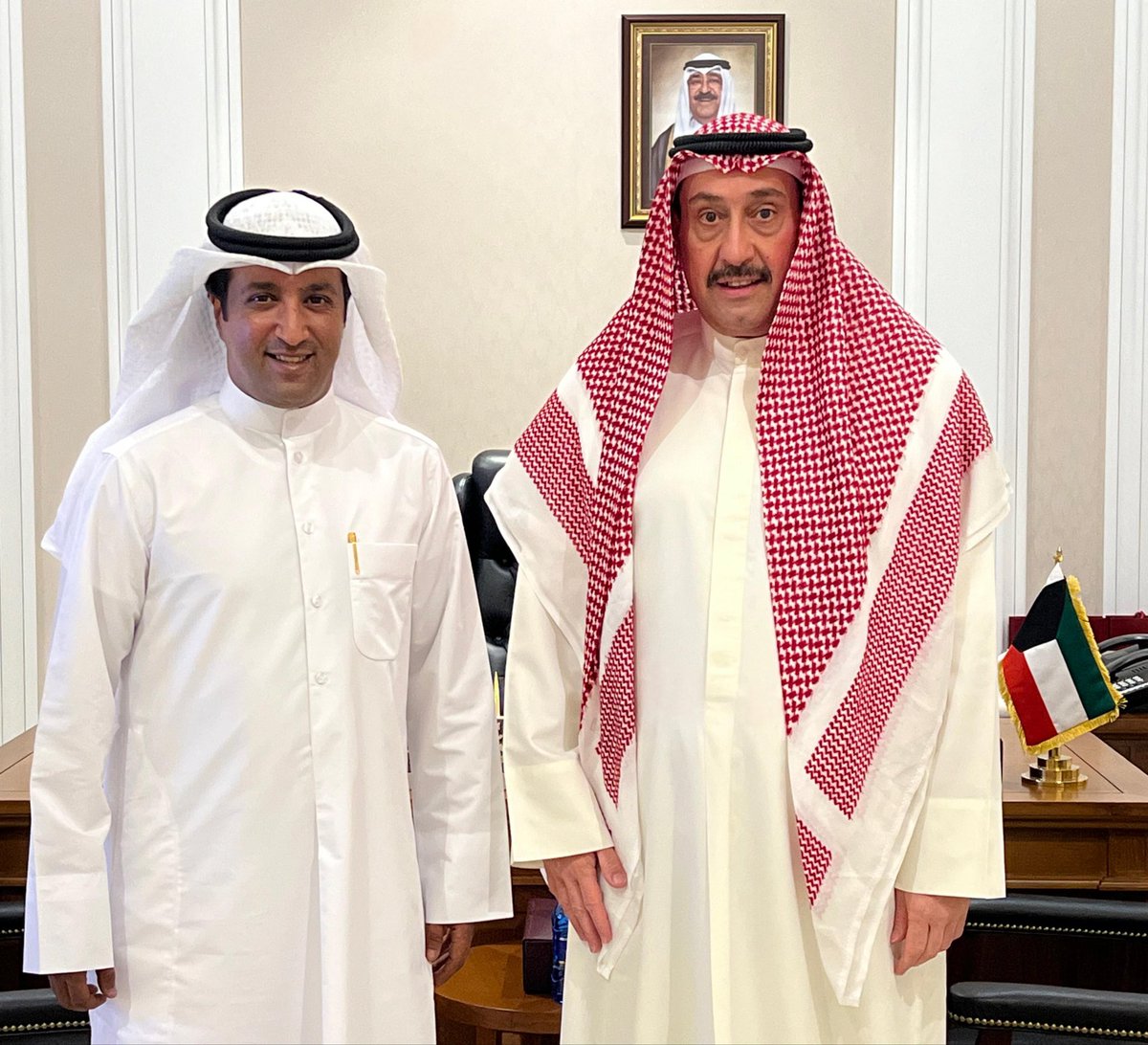 تشرفت اليوم بلقاء معالي المستشار في #الديوان_الأميري الشيخ #فيصل_الحمود_المالك_الصباح في مكتبه بقصر بيان العامر خلال أحاديث ممتعة مفعمه بالمعلومات القيمة والطاقة التي يمدها للكوادر الشبابية وتشجيعه لنا شكراً أبو مالك من القلب على حسن الاستقبال والحفاوة والترحيب ..
<a href="/faisalalsabah/">فيصل الحمود المالك الصباح🇰🇼</a>