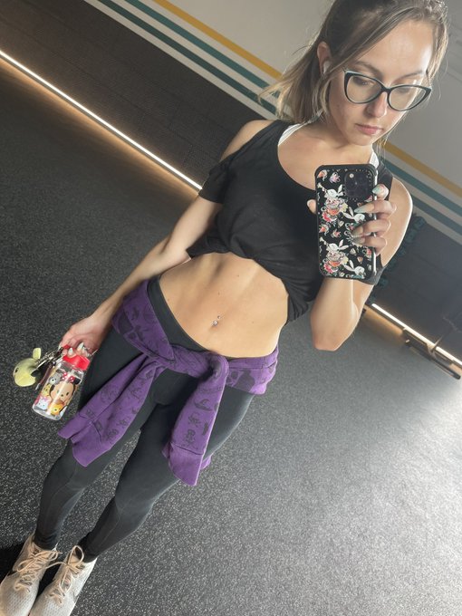 Gym morning! How&rsquo;s your day going? https://t.co/pWYaaAy7av