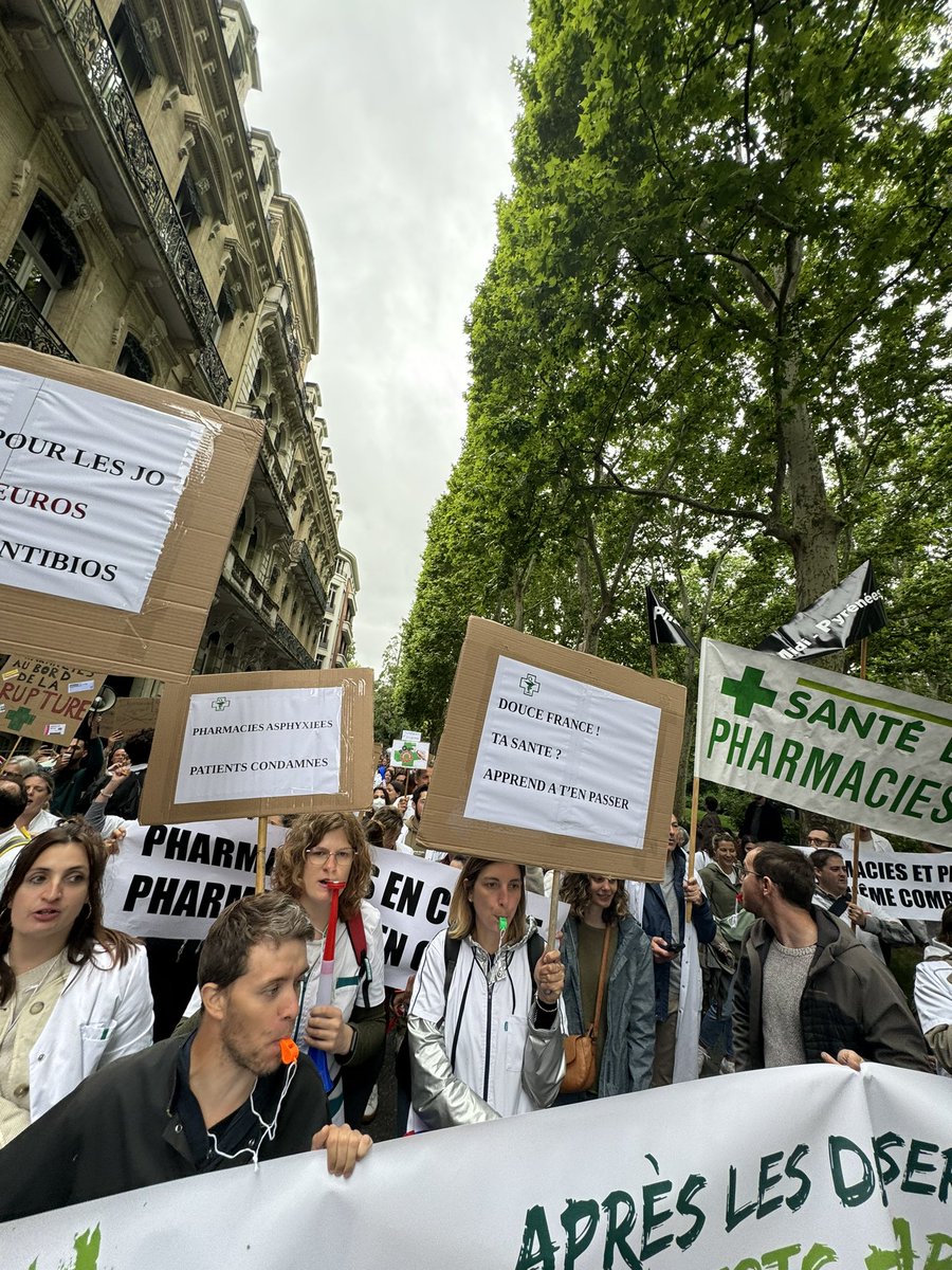 😤 Vous en avez marre de ne plus trouver vos médicaments en pharmacie ? Soutenez la grève de votre pharmacien avec #SoutienPharmaciens #MobilisationPharmaciens 
@USPO_Pharmacies @fspfsyndicat 
@Pharma_ANEPF