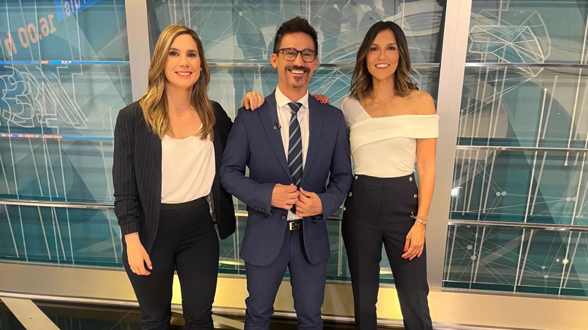 IB3's tweet image. 👉Notícies Migdia, líder amb un 15,1%🥇

👉#FrediCalentIB3 fa un 9,1% de quota i 44.000 espectadors.

👉@CincDiesIB3 amb 34.000 espectadors.

Gràcies per la confiança❗️