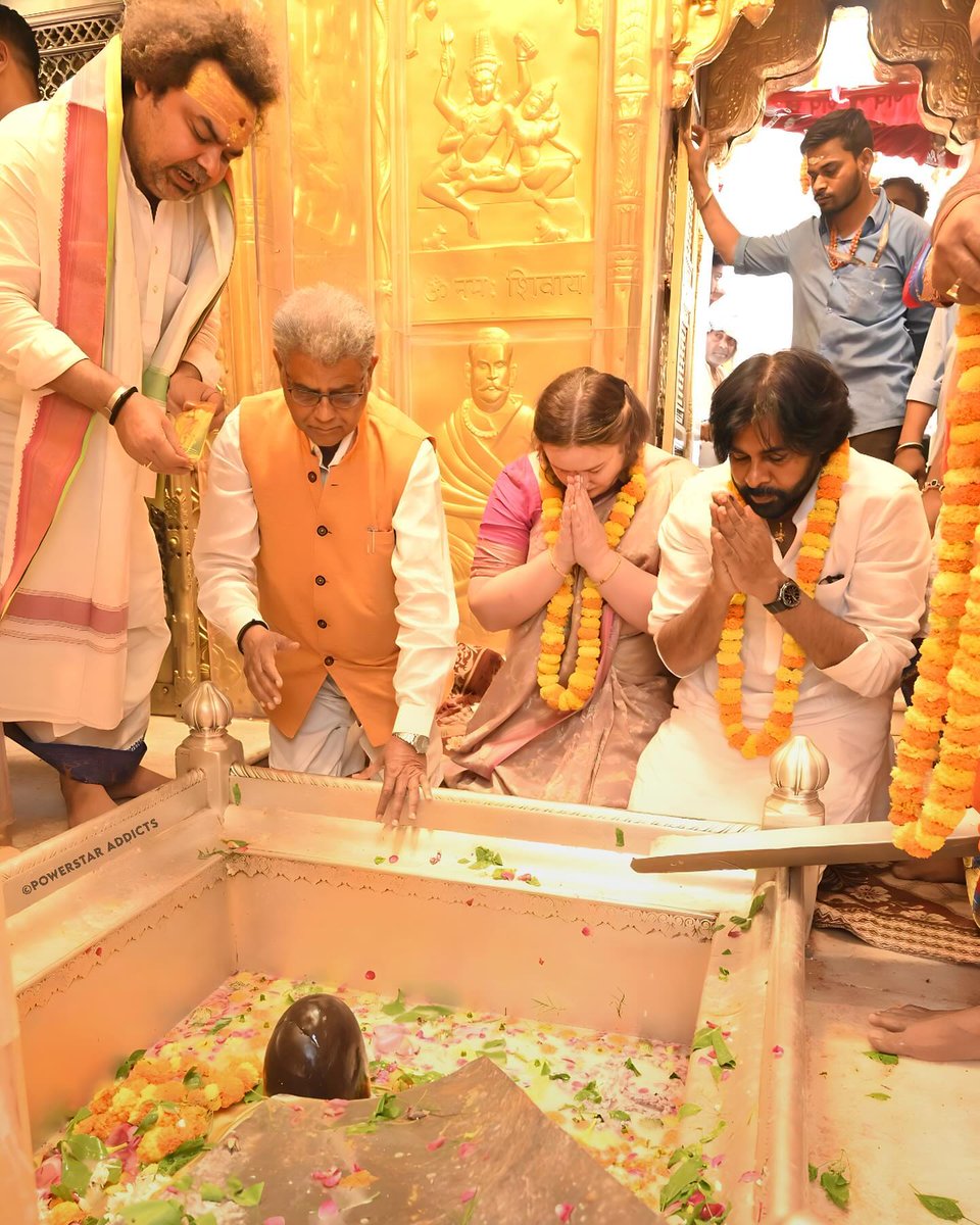 Pawan Kalyan Garu & Anna Lezhneva Garu in Kasi Viswanadh Temple Varanasi 🛕 #PawanKalyan