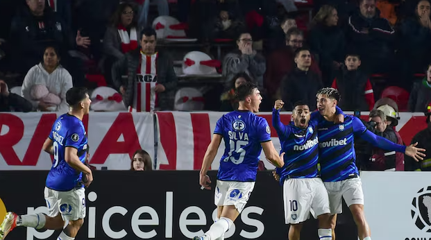 Equipos que ganaron como visita a un rival brasileño y un rival argentino en un mismo grupo en la historia de la Copa Libertadores:

Argentinos y Ferro 1985
Cerro Porteño 2006
Boca Juniors 2012
Barcelona 2017
Emelec 2019
HUACHIPATO 2024