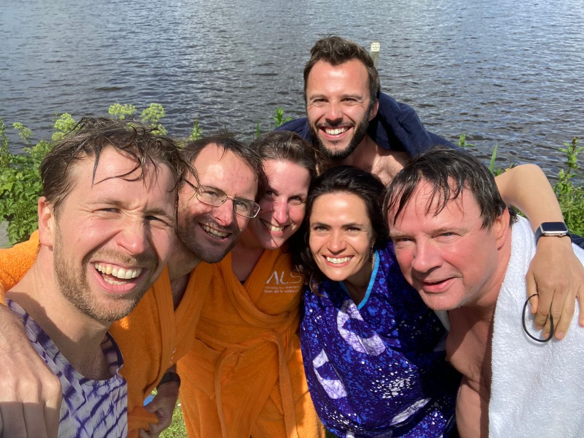 Vandaag met de collega's van <a href="/Waternet/">Waternet</a> in de lunchpauze weer gezwommen in de Amstel. 
Veel gesproken over het voorgenomen besluit om als twee zelfstandig organisaties verder te gaan. Het was geen gemakkelijk besluit maar het biedt ook kansen.