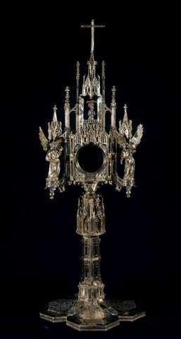 llenadabarreira's tweet photo. 4/10
La custodia es la pieza donde se deposita la #SagradaForma para mostrarla a los #fieles, una suerte de #relicario donde admirar la hostia convertida en “Carne de Cristo” tras la invocatio del sacerdote. Y este receptáculo también se le denomina #Ostensorio u #Hostiario. https://t.co/pRQAaSPswD