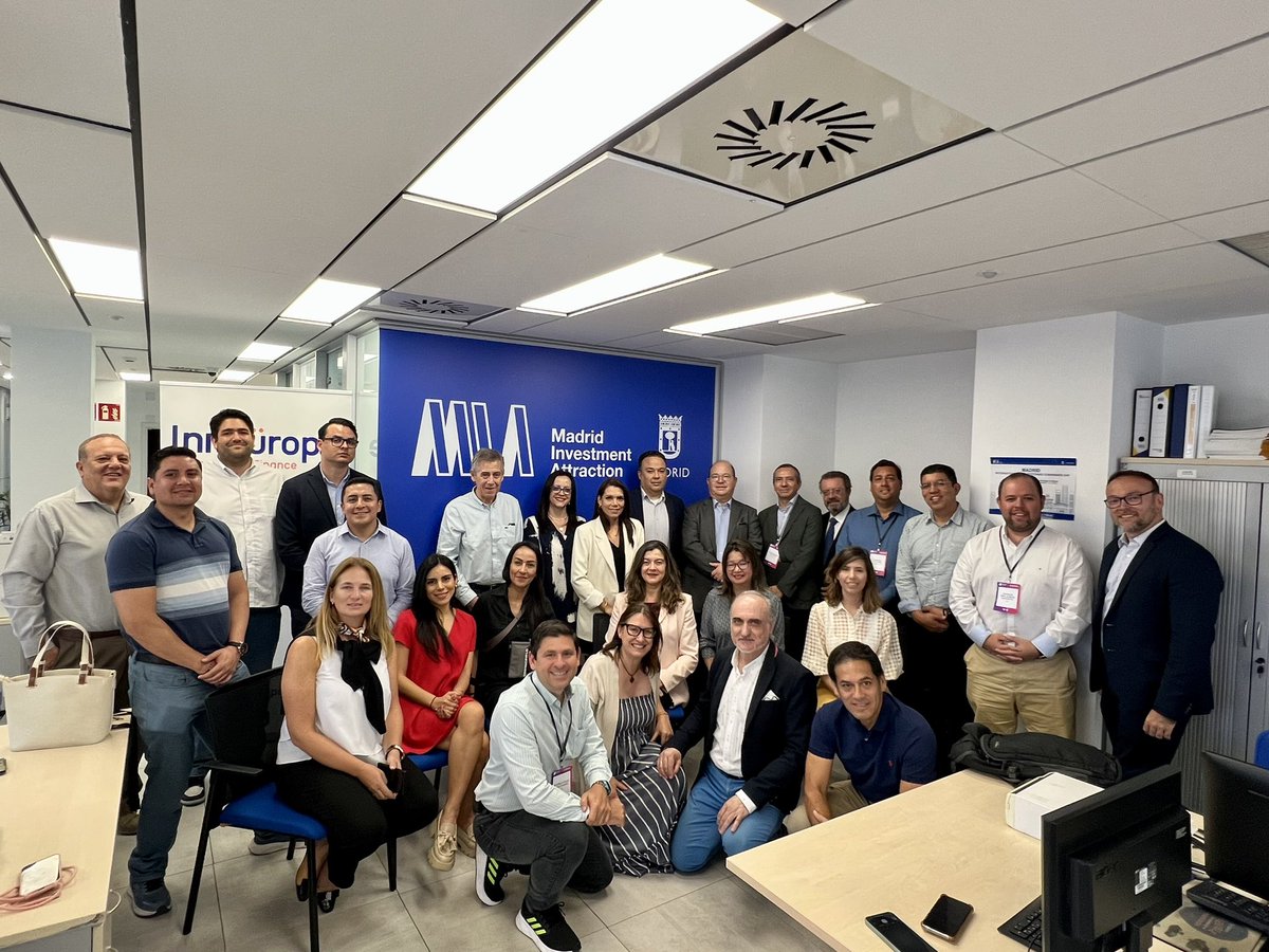 Ponemos fin a la jornada de inmersión #FinTech con la foto de familia de los asistentes en <a href="/Madrid_MIA/">Madrid Investment Attraction</a> <a href="/AtefiOrg/">ATEFI.ORG</a> #Inneürope <a href="/SalvaMolina_COM/">Salvador Molina</a> <a href="/RevistaEcofin/">Revista Ecofin</a>
