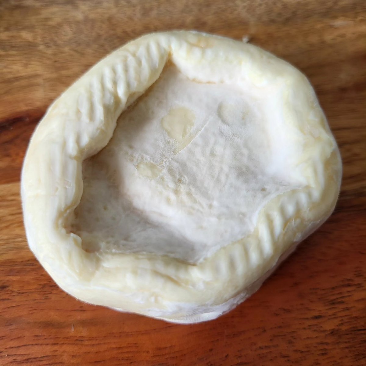 jennylinford's tweet image. and Snowdrop, a soft, cow's milk cheese from @cotehillcheese  with a texture like baked cheesecake and a delicate flavour.  2/2