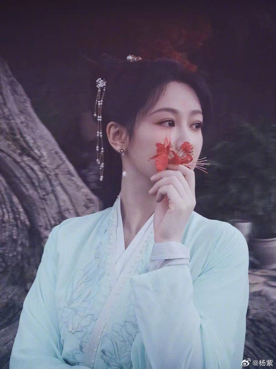 It's been ages since a leading character got nominated from historical drama 😭😭😭😭😭😭😭😭 I wasn't even expecting 😭😭😭😭
#Yangzi