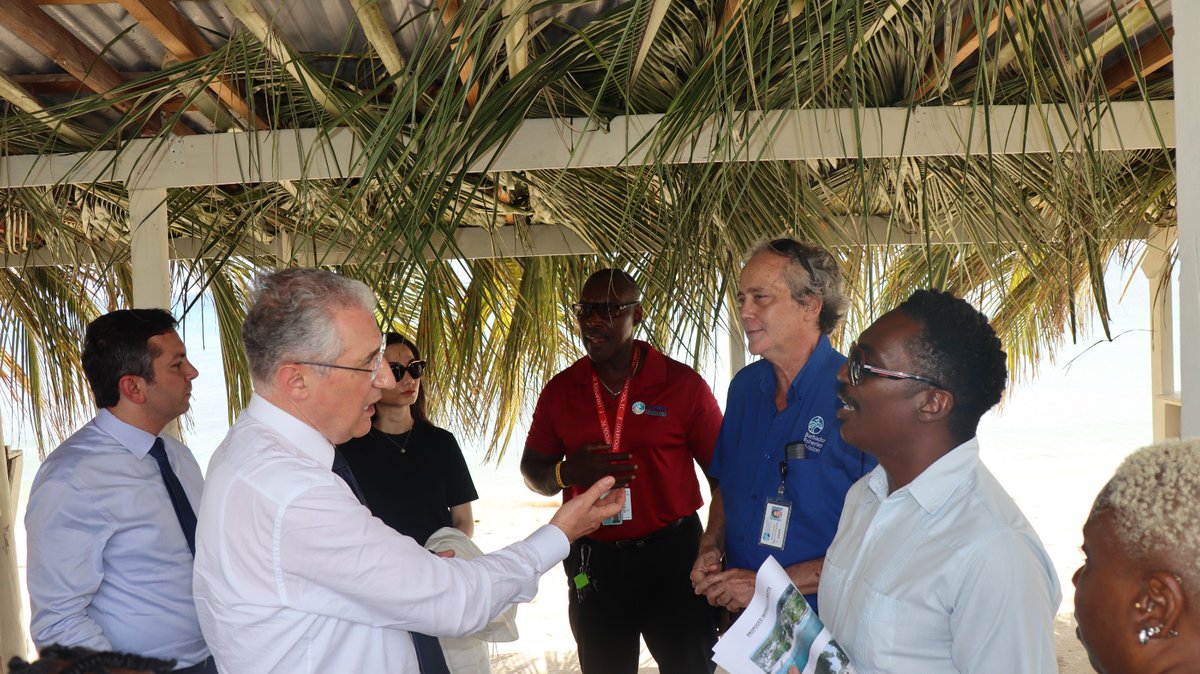 Very meaningful opportunity to discuss environmental protection in Barbados while visiting the Holetown's coastal protection infrastructure and see examples of beach erosion and fisheries at Six Men's fishing village. Small island states are central to #climateaction.