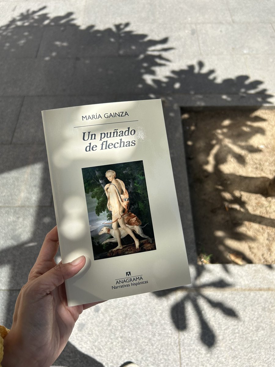 Hoy dejo el barrio que me ha visto crecer profesionalmente durante los últimos 9 años, Las Salesas. Y para despedirme he querido hacer el ritual de todas mis semanas, ir a comprarme un libro a la Libreria Machado.