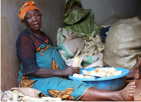 tanzdevtrust's tweet photo. #TDTPhotoComp📸
Local partner @MboniVijana are making biochar from crop waste, which mixed with animal dung not only captures carbon from the atmosphere, greatly increases
crop yields📈
More: https://t.co/0vYr7xcYtR
#TDTPartners #SmartAgriculture #ClimateResilience #EndHunger https://t.co/qGKH3poCYB