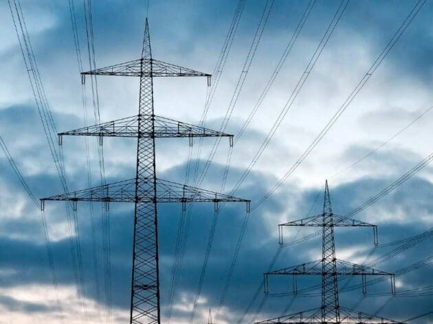 A committee of British members of parliament have warned that slow grid connections and a lack of clear planning for energy storage have to be fixed to enable the electrification of the UK’s energy system. Read more here: ow.ly/pCxq50S1TOQ