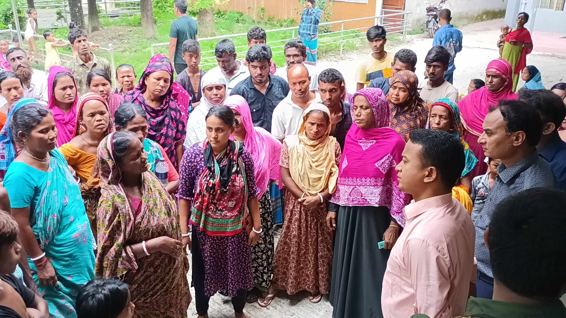 কালিয়াকৈরে বন বিভাগ ও গ্রামবাসীর সংঘর্ষে আহত ১২