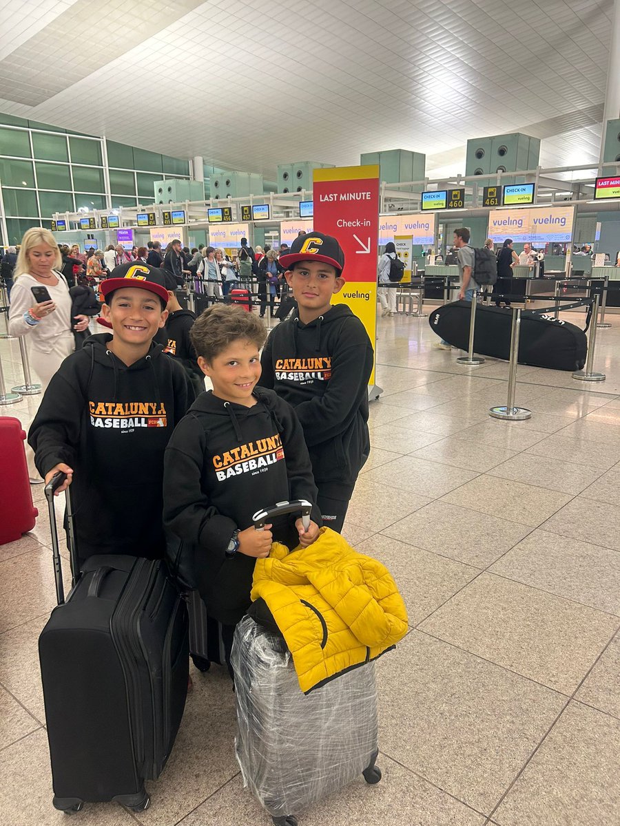 Los jugadores de nuestro Club Beisbol Sofbol Barcelona, Gustavo la Chica, Thiago Aguilera e Isaac Álvarez van camino a Hluboká (Chequia) representando a Catalunya en la Super Cup 2024 U10. Mucha suerte!! <a href="/FCBeisbolSofbol/">Beisbol i Softbol Catalunya ⚾️🥎</a> Molta Sort!!