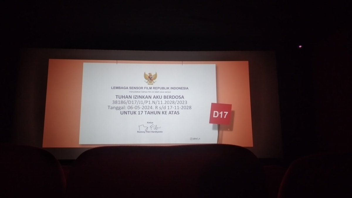 lastandromeda's tweet photo. Nonton karna pengen ❌
Nonton karna nunggu acc berkas ✅
Eh filmnya bagus 🥺
Cuman rada syok karna pertama kali nonton genre begini 🥲 https://t.co/whZCEyms3C