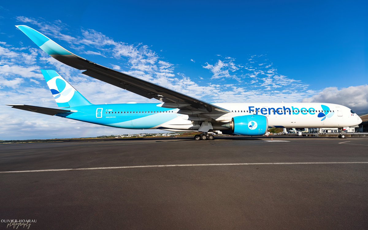 🌴☀️ @Airbus #A350 F-HMIB taking sun in Reunion Island ✈️ 📸 
#aviation #avgeek #frenchbee #reunionisland