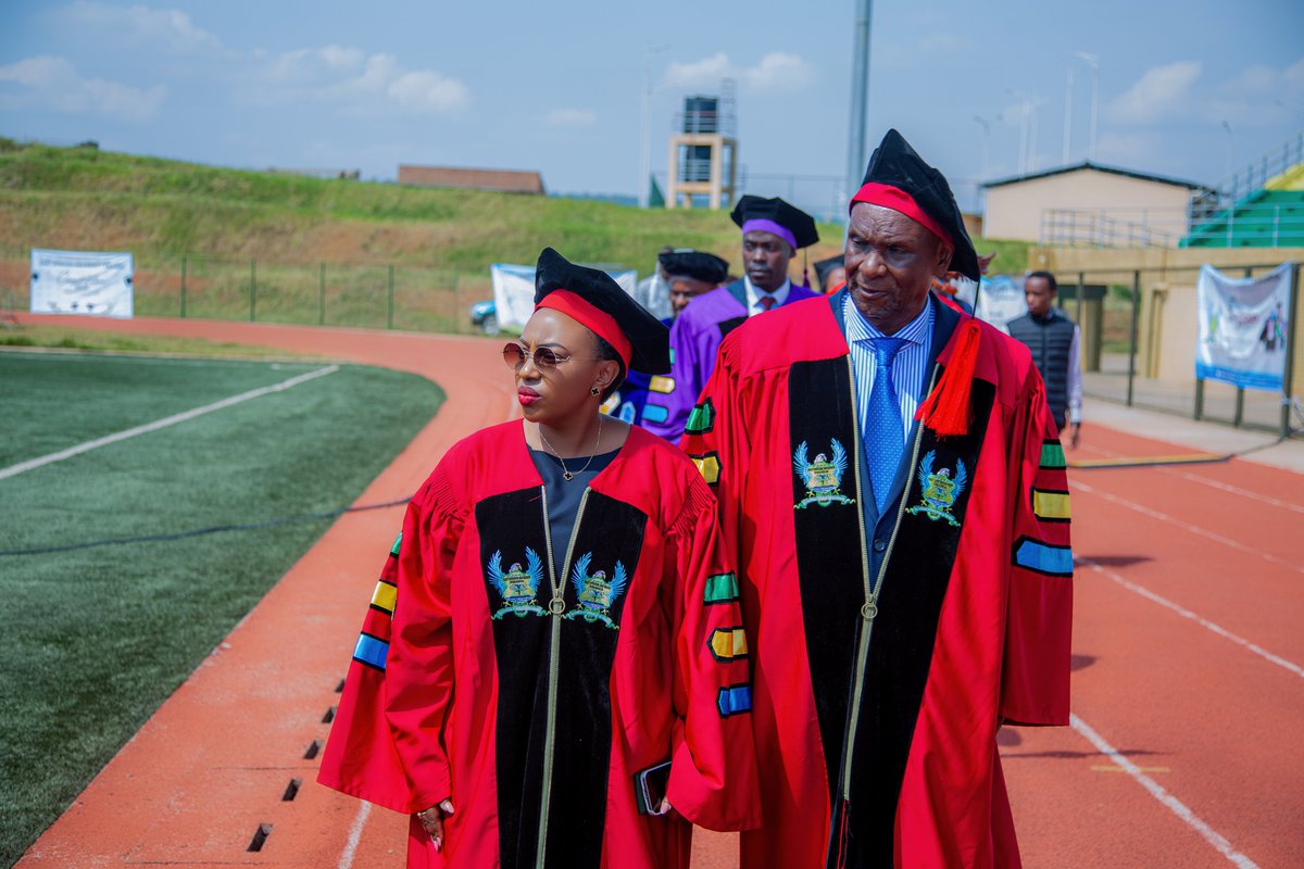 eaur_rw's tweet photo. PAVING THE WAY TO SUCCESS
#Eaur5thGrad24
#5thGraduation
#Graduation24
#WeAreEAUR
๐ธ:@gibsonimages https://t.co/iFEj49gDwI