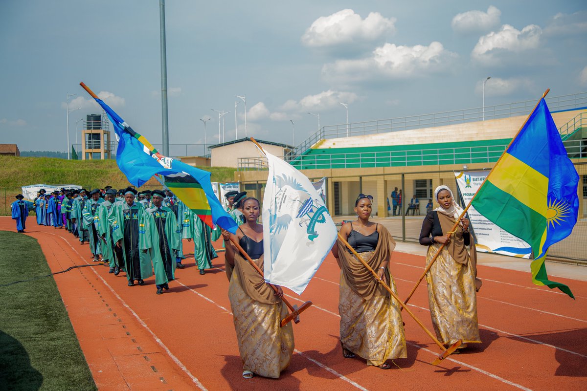 eaur_rw's tweet photo. PAVING THE WAY TO SUCCESS
#Eaur5thGrad24
#5thGraduation
#Graduation24
#WeAreEAUR
๐ธ:@gibsonimages https://t.co/iFEj49gDwI