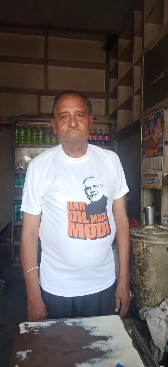 asha_ashagee's tweet photo. #HarDilMainModi https://t.co/pJLmJohMuy