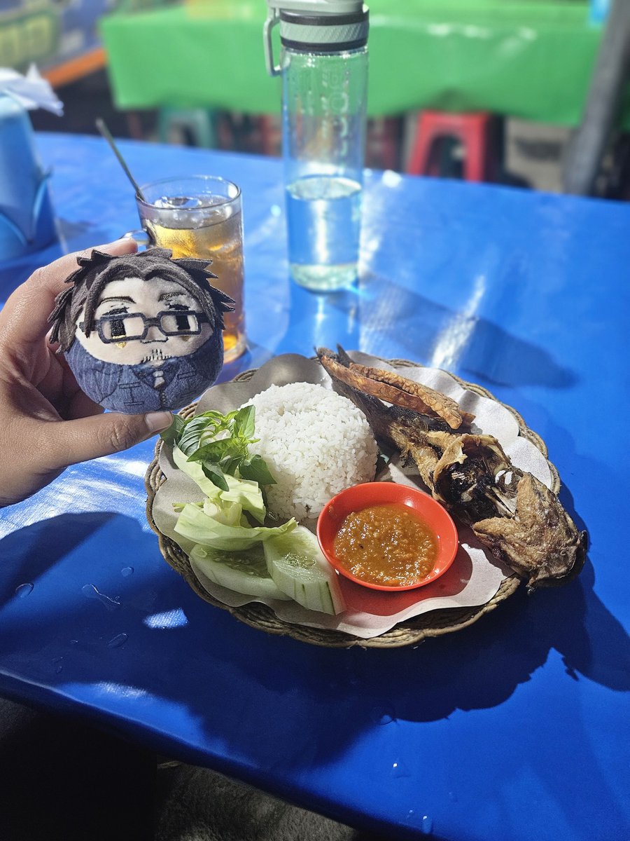 Pecel lele with pentol Naoakira