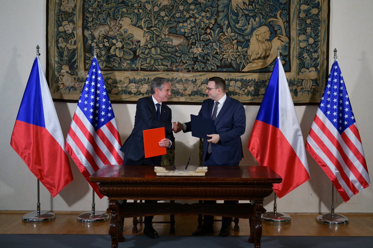 🇨🇿 🇺🇸 Se @SecBlinken jsme podepsali Memorandum o porozumění týkající se boje proti zahraničním manipulacím. Společně jsme připraveni lépe čelit zahraničnímu vlivovému působení a operacím, které představují významnou hrozbu pro demokratické státy a společnosti.