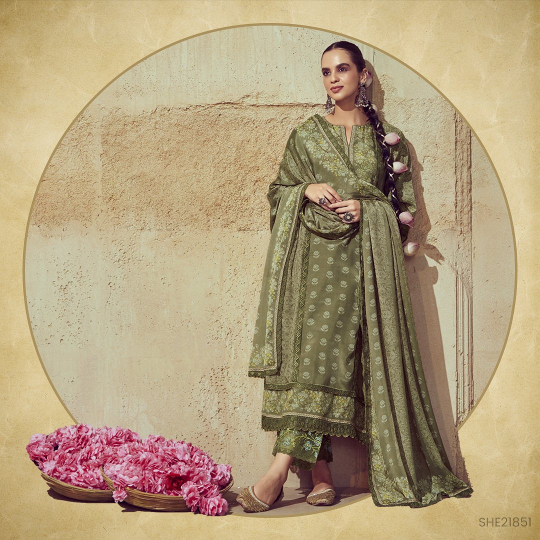 SheBazaar's tweet image. Embrace comfort and style this festive season with SheBazaar's stunning Muslin Salwar Suit.

🌐Shop Now: shebazaar.com/designer-salwa…
For More Query Whatsapp On +919624023456

#SheBazaar #salwarsuit #designersuit #dresses  #fashiontrends  #womensfashion #ppkritt #MHA424 #ootd