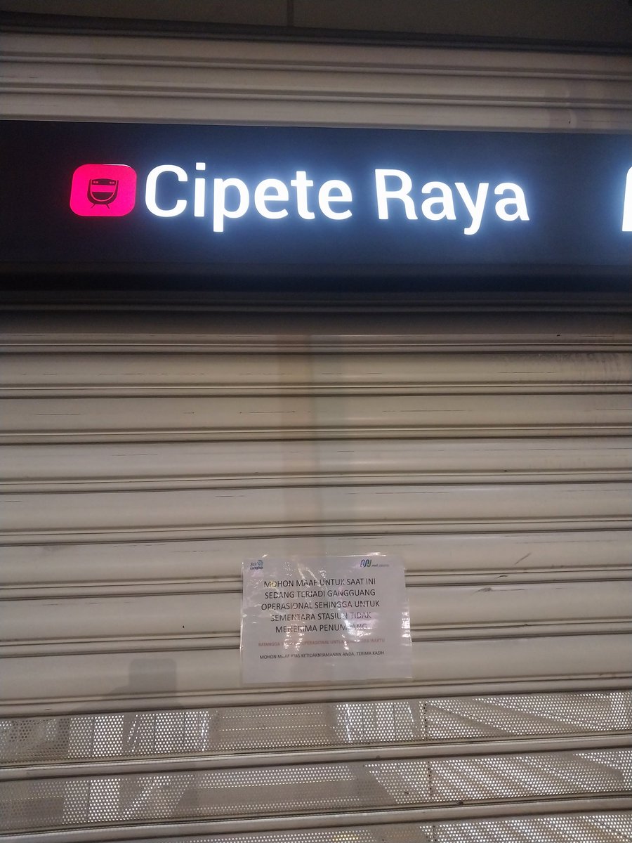 viriando's tweet photo. @HutamaKarya sekedar saran ya..kalo bisa pengerjaan yg bgini jgn pagi, siang or sore, Malem aja supaya mengurangi resiko massive seperti ini.
Kasian kaum mendang mending spt saya krn @mrtjakarta sangat membantu.
#mrt https://t.co/1llFWdkA0X