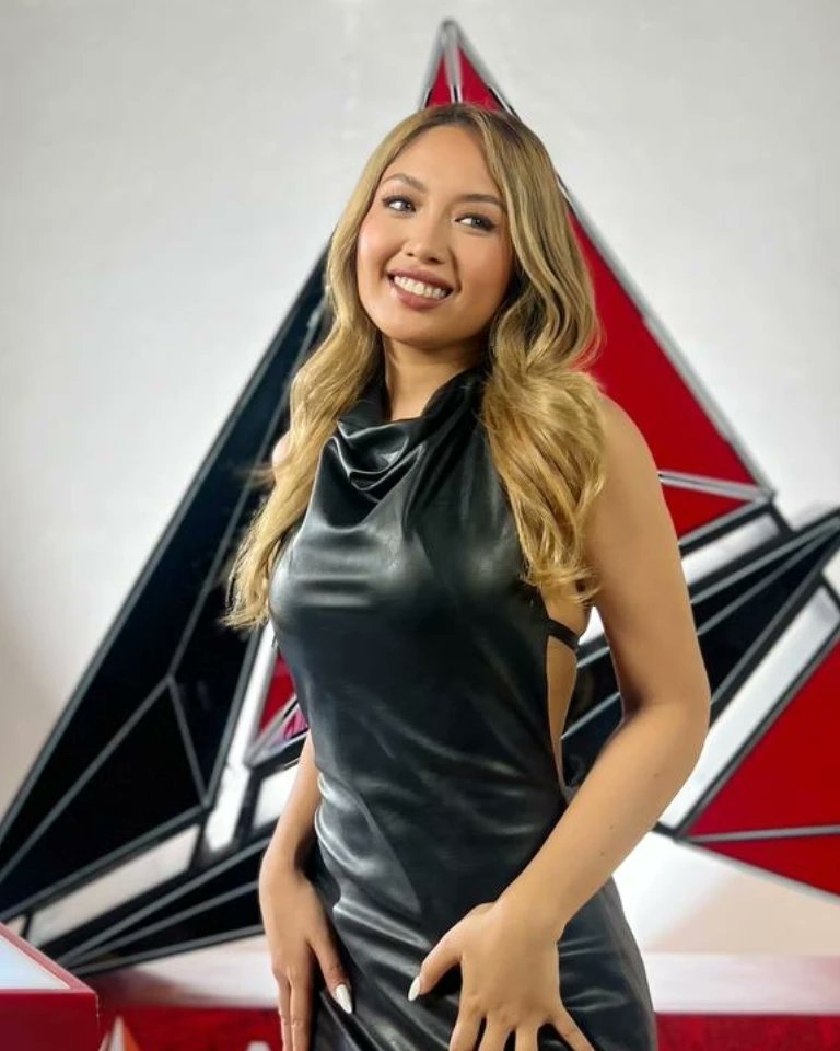 LOOK: @Karen_Bordador as host for an online gaming site! ✨️